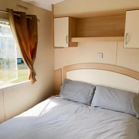 Beautiful 3-Bedroom Caravan At Mersea Island East Mersea Exterior photo