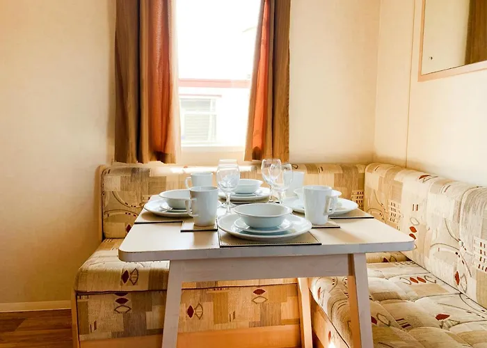 Beautiful 3-Bedroom Caravan At Mersea Island