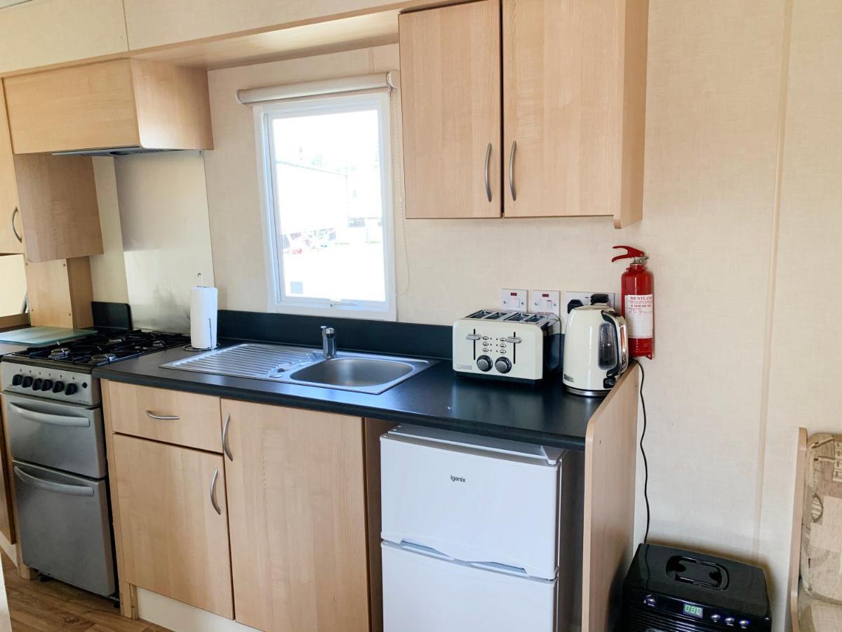 Holiday home Beautiful 3-bedroom Caravan At Mersea Island *